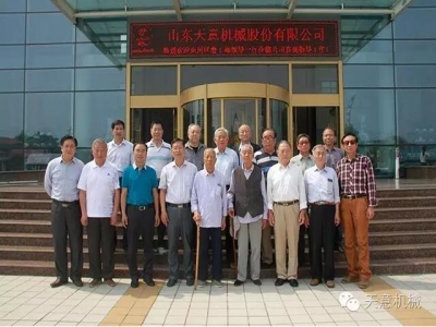 兗州區(qū)委常委、組織部長(zhǎng)徐繼瑞一行領(lǐng)導(dǎo)蒞臨天意參觀指導(dǎo)工作